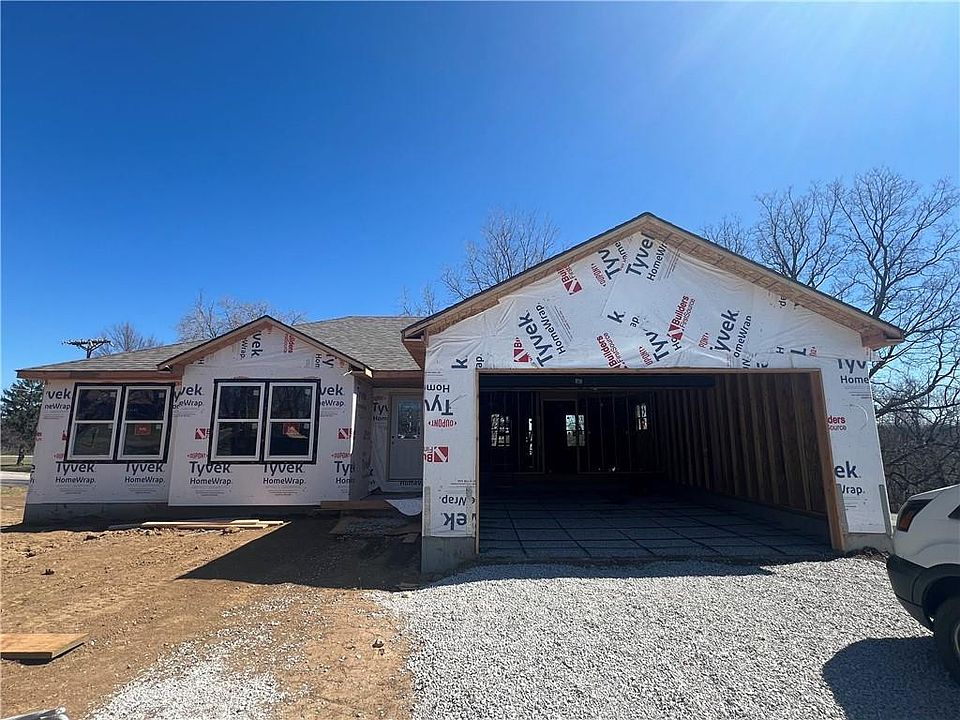 2nd image of 1 Creekview Bnd