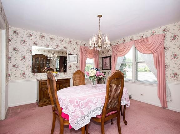 4th image of 10112 Dickens Ave