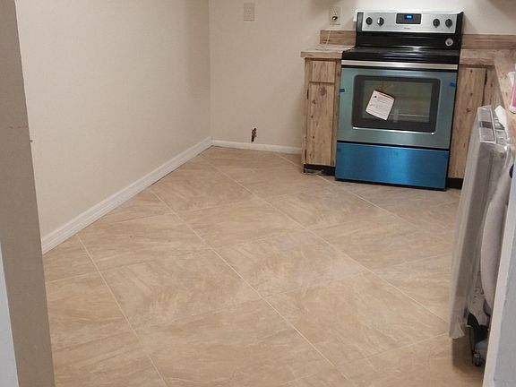 2nd image of 2931 Hanover Ct