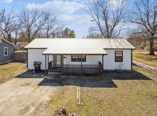 623 W 3rd St, Skiatook, OK 74070