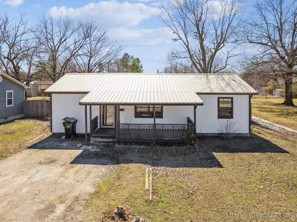 623 W 3rd St, Skiatook, OK 74070
