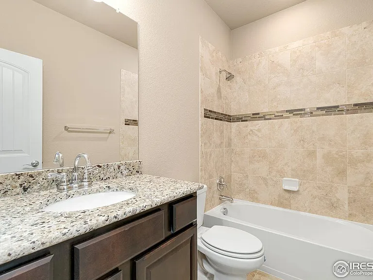 2473 Crown View Dr #5 — Photo 16