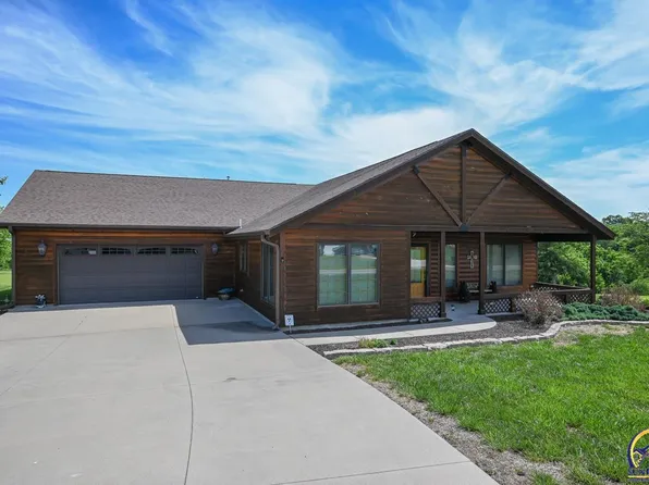 7652 Lake Ridge Pkwy, Ozawkie, KS 66070