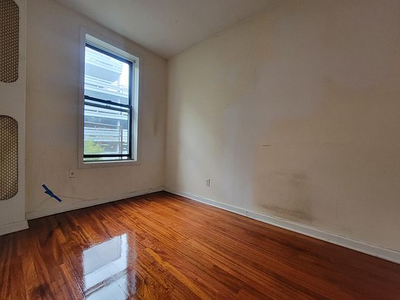 3rd image of 26 E 105th St #3Y
