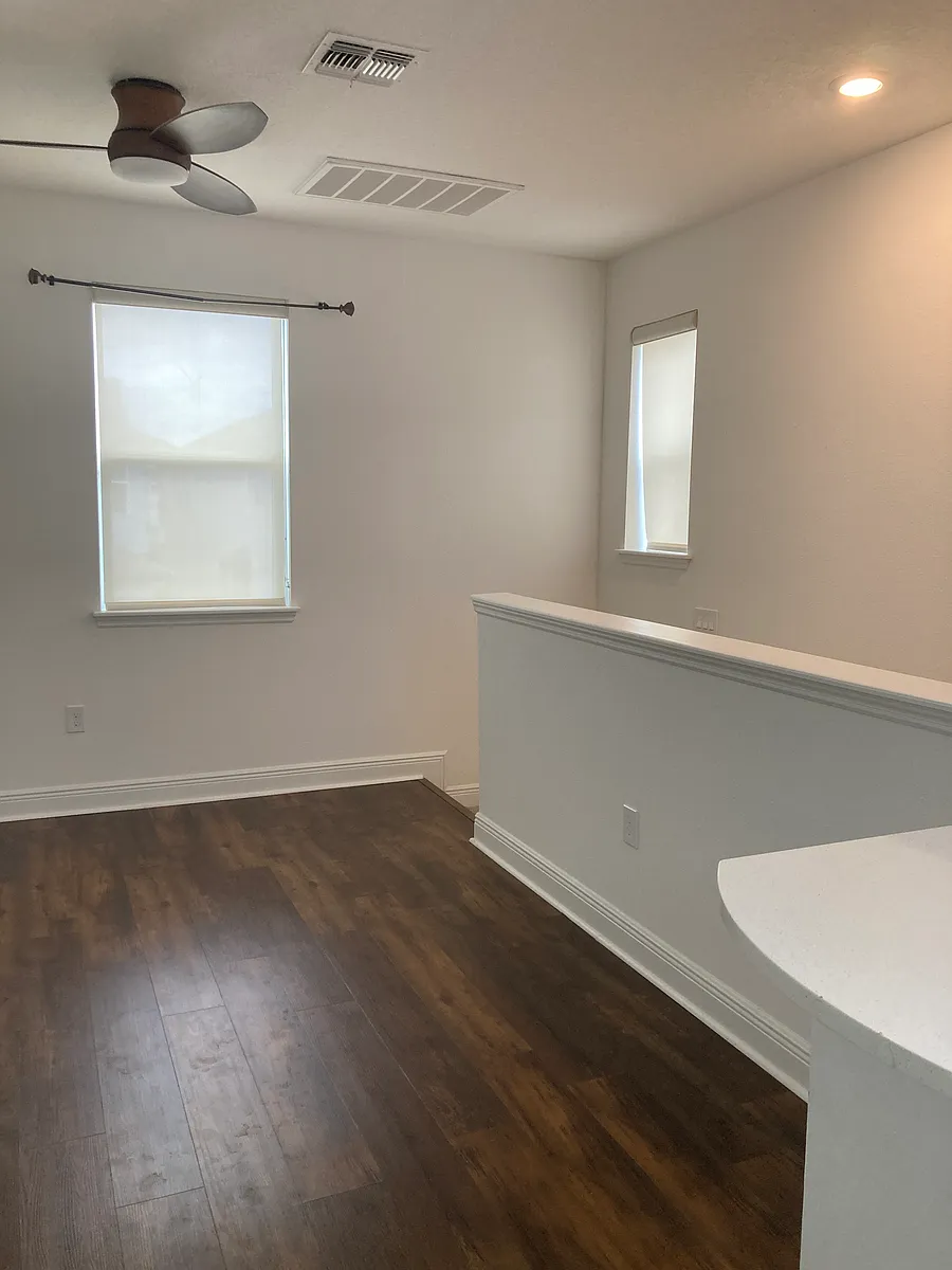 Building Photo - 12627 Salomon Cove Dr