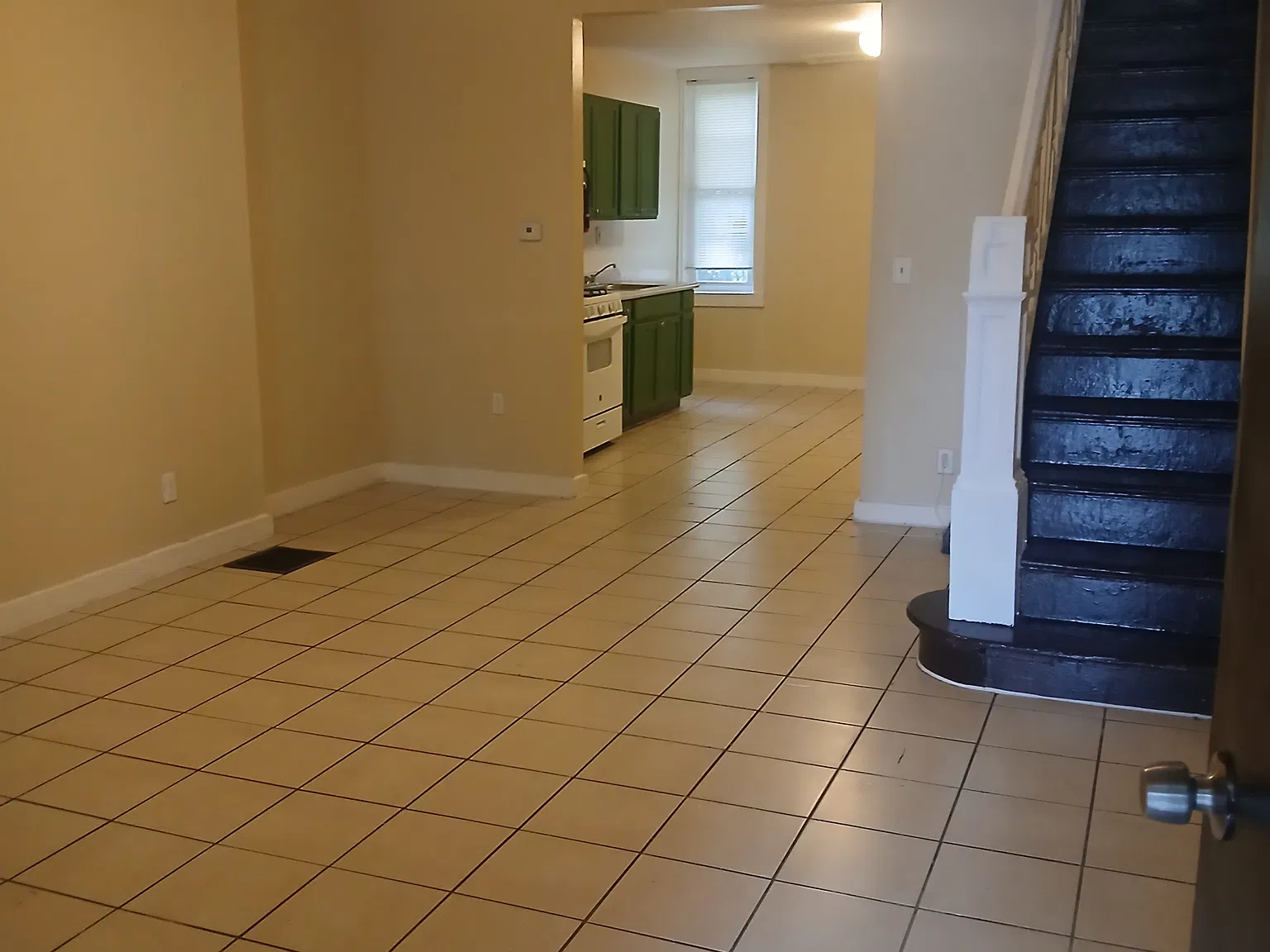 4 bed, 1435 sqft, $2,000 — Photo 4