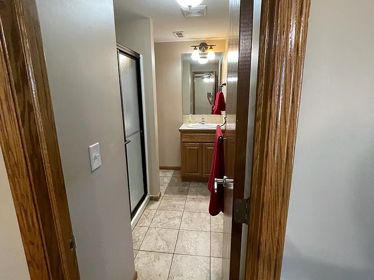 109 S Derby Ave — Photo 6