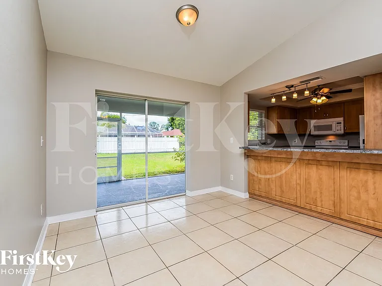 2918 SE 8th Pl — Photo 5