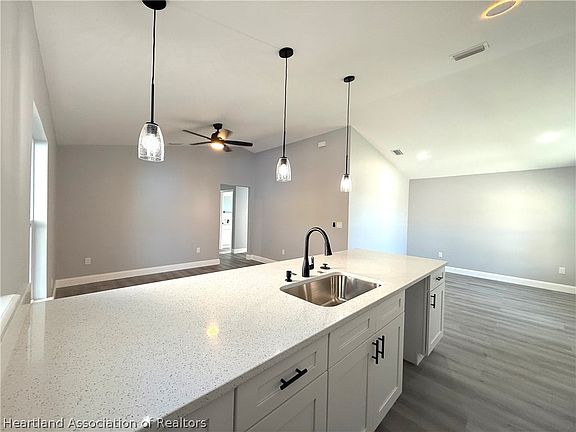 5th image of 623 Lemon Ave