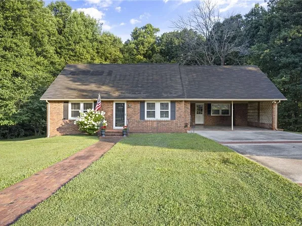 2510 Westover Dr, Reidsville, NC 27320