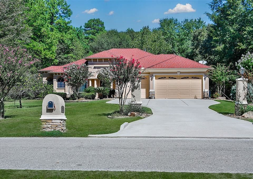 1st image of 15516 Queen Elizabeth Ct