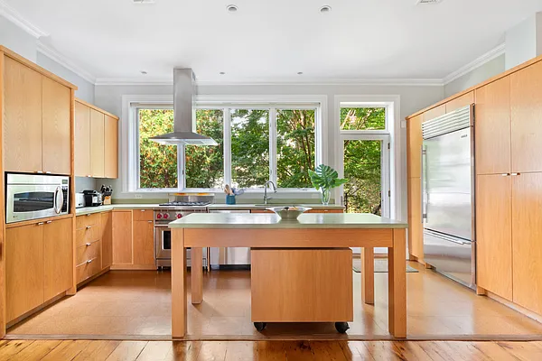 Sold by Compass | media 9