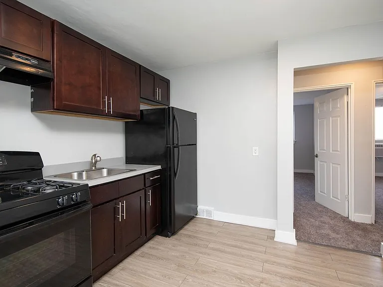 10th Street Apartments — Photo 9