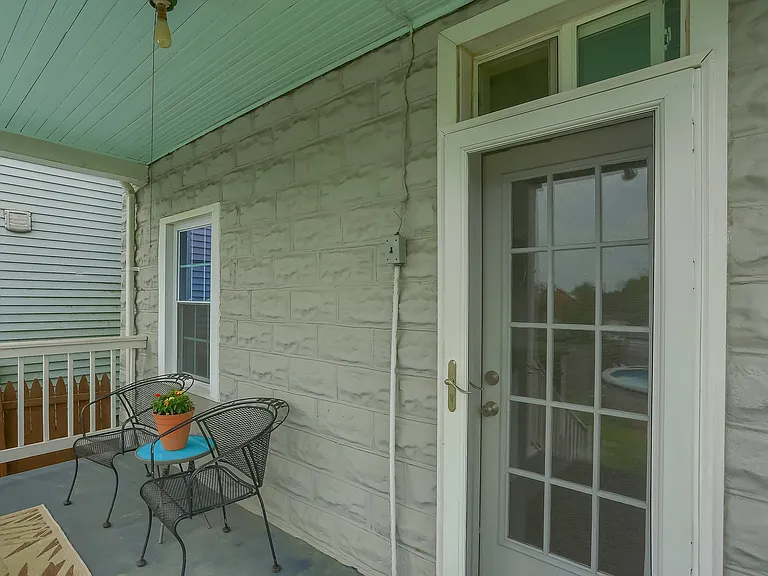 148 Dahlia St — Photo 9