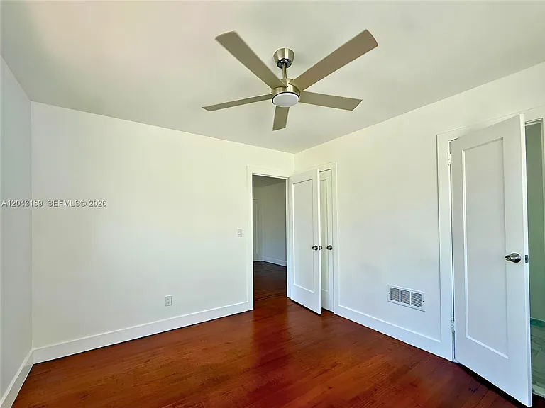 641 10th St #7 — Photo 13