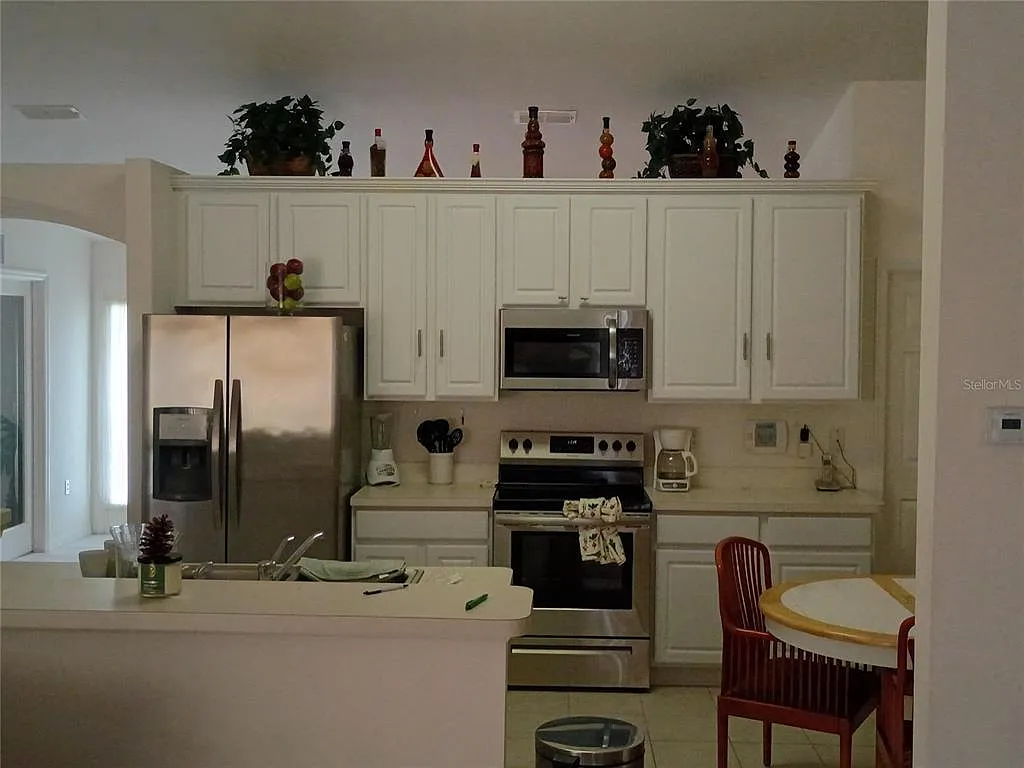 3 bed, 2.0 bath, 2020 sqft, $2,100 — Photo 2
