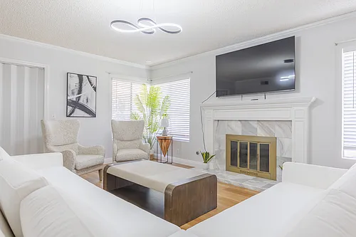 518 E La Sierra Dr Photo 1