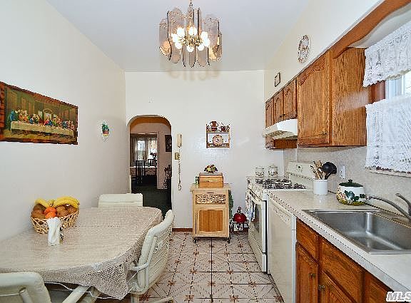 5th image of 22225 Davenport Ave