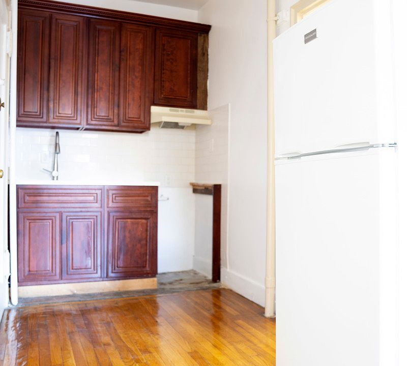 2nd image of 134 W 86th St #4
