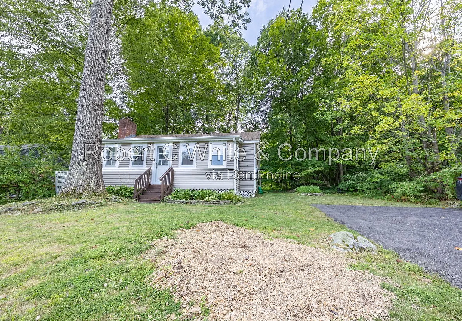 2 bed, 1.0 bath, 630 sqft, $2,240 — Photo 1