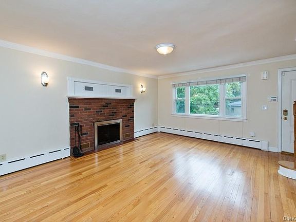 5th image of 42 Dell St