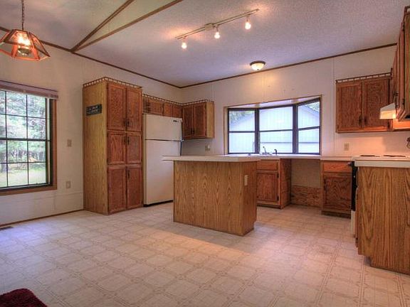 4th image of 8270 Cottage Dr W