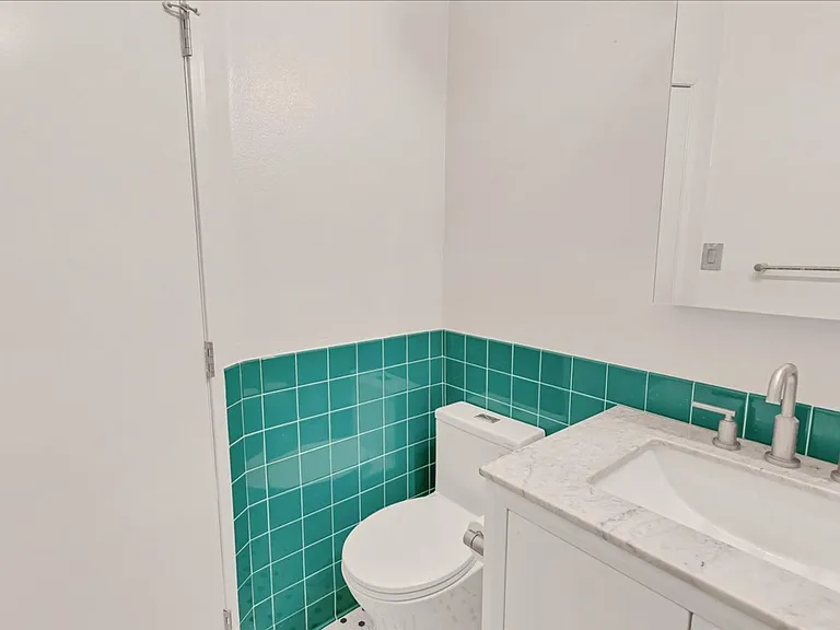 1347 N Las Palmas Ave #6 — Photo 9