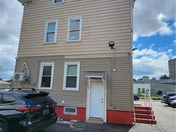 32 De Soto St, Providence, RI 02909