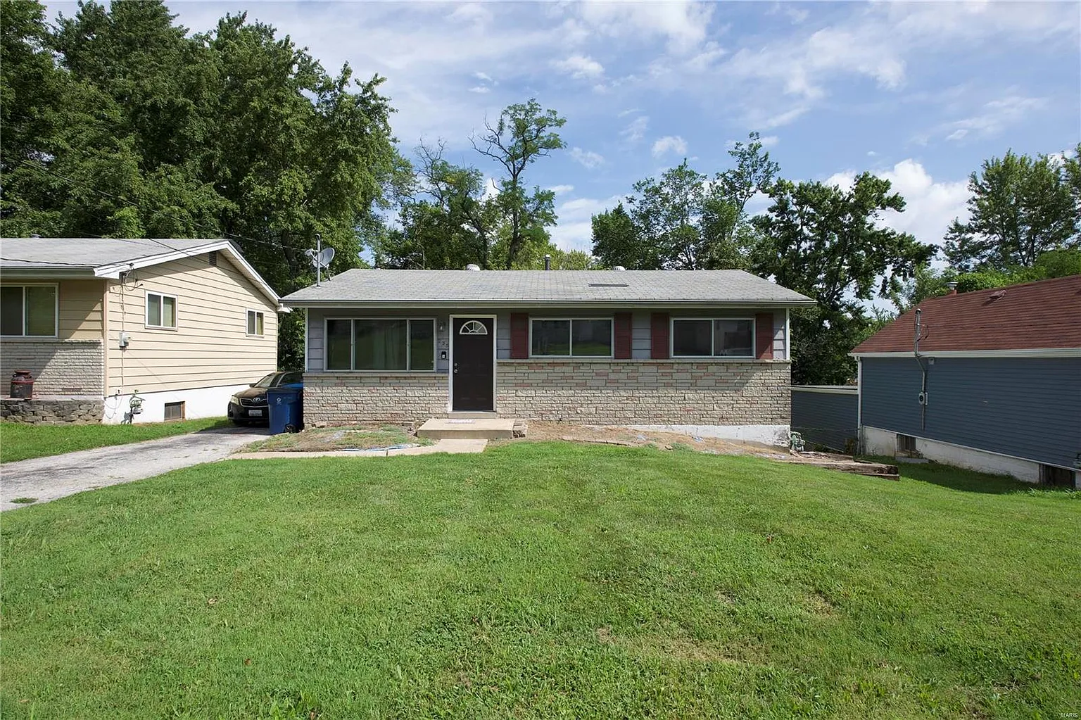 235 Gladys Ave photo 1