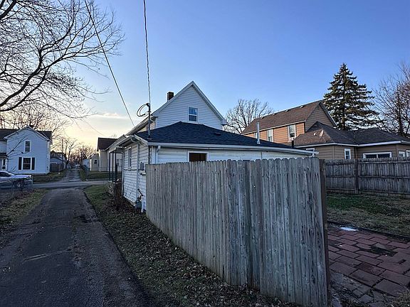 3rd image of 612 N Monroe St