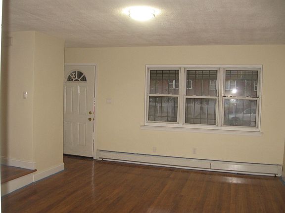 4th image of 3216 Pearsall Ave