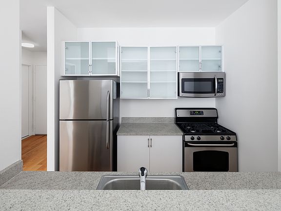 5th image of 37 Wall St APT 16A