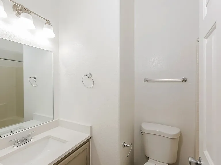 1613 W Saint Catherine Ave — Photo 19