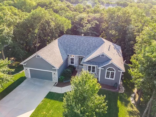 8422 Timber Trails Dr, De Soto, KS 66018