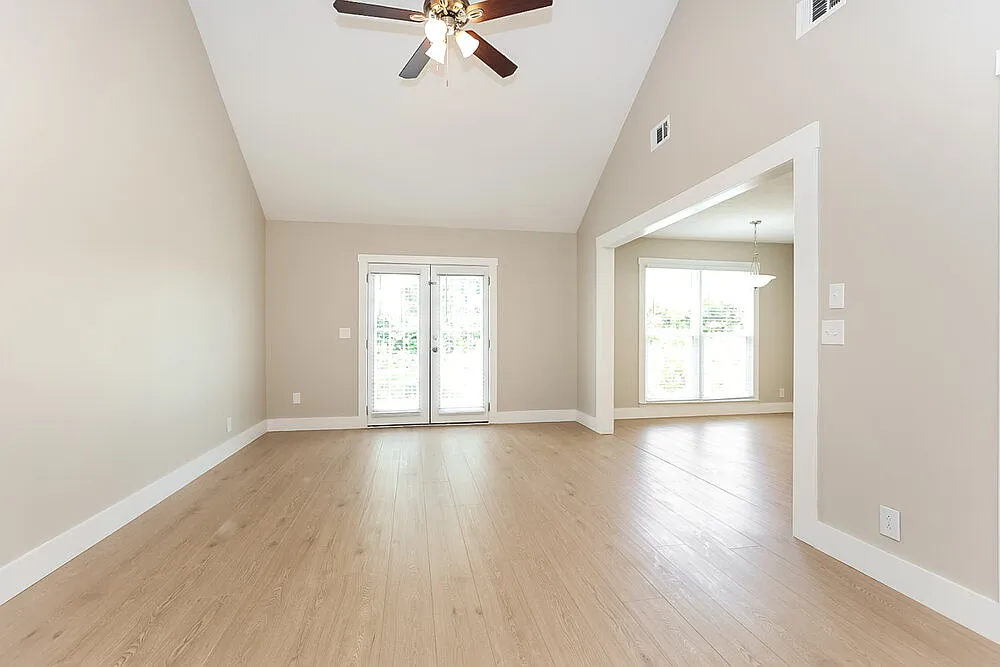 3 bed, 2.0 bath, 1234 sqft, $2,130 — Photo 4