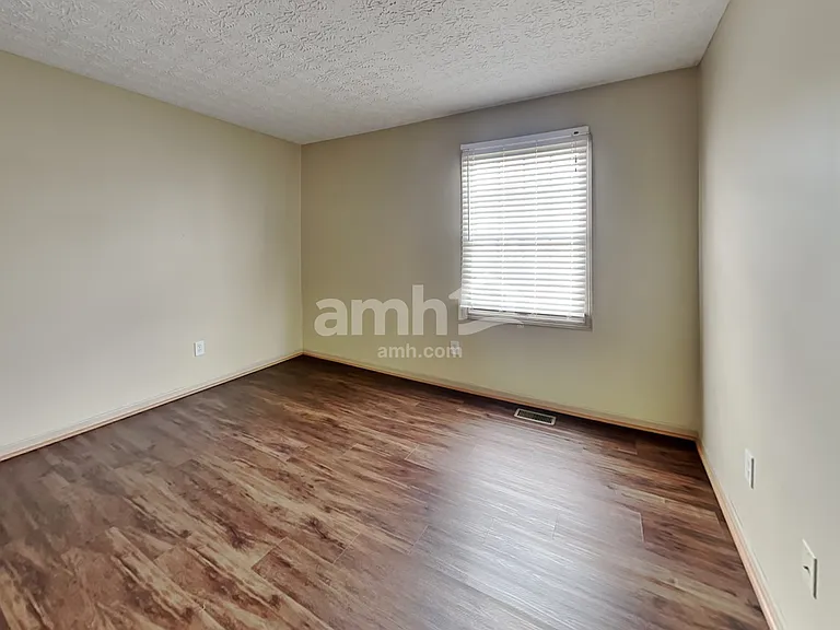 5563 Crenton Dr — Photo 15