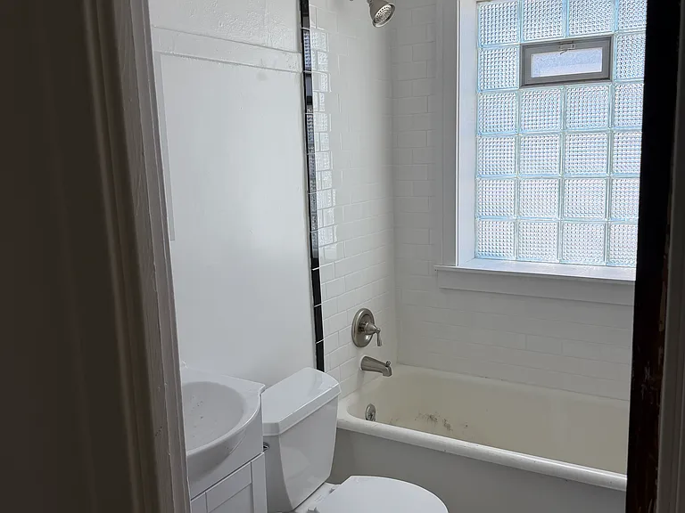 1060 Kenmore Ave #5 — Photo 12
