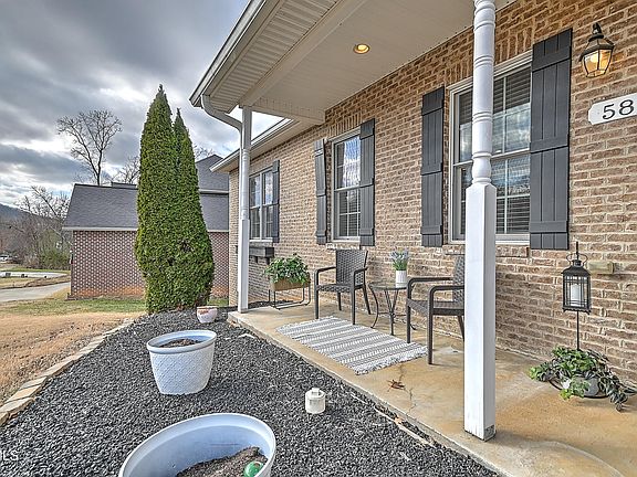 3rd image of 581 Robert Ct