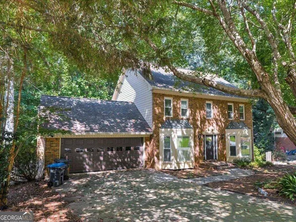 27 Planters Dr, Lilburn, GA 30047