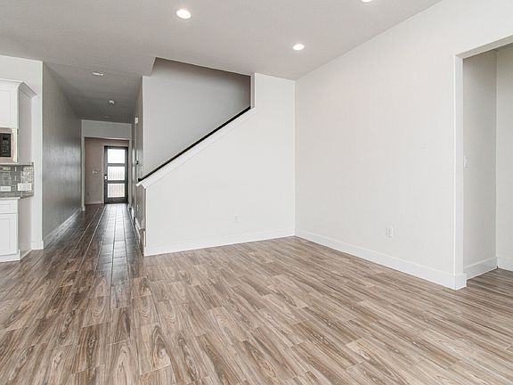 4th image of 308 Saturnia Dr