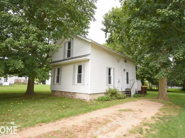231 E Adelaide St, Maple Rapids, MI 48853