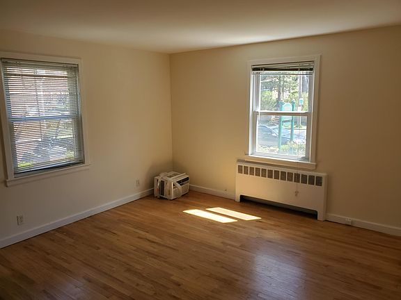 3rd image of 907 Palmer Ave #B