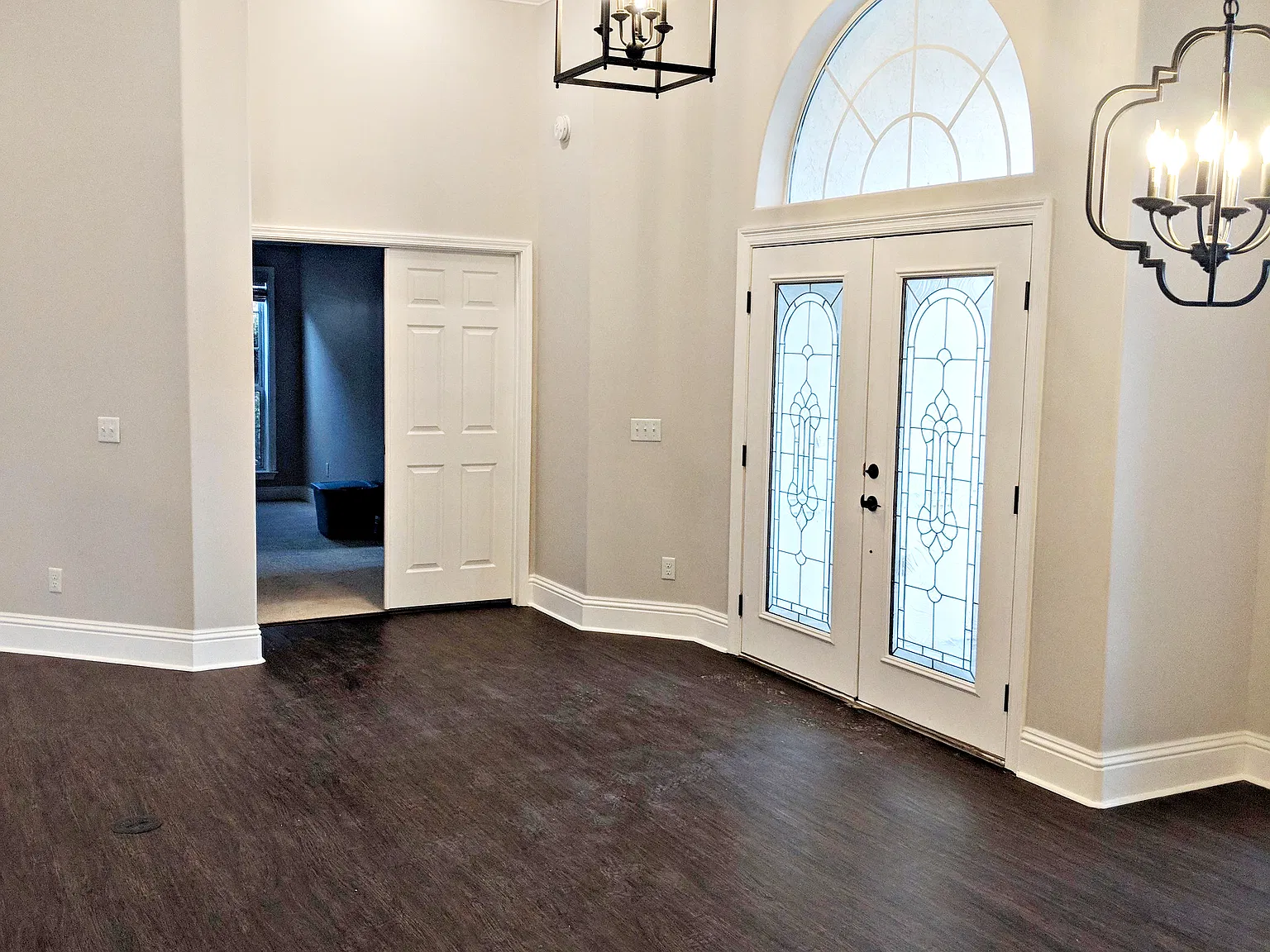 3 bed, 2.0 bath, 2140 sqft, $2,600 — Photo 2