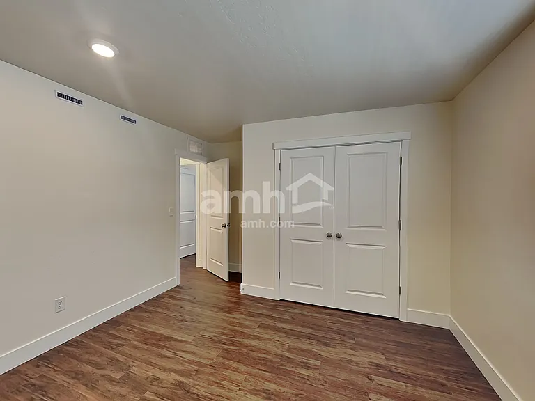 715 S Rocker Ave — Photo 18