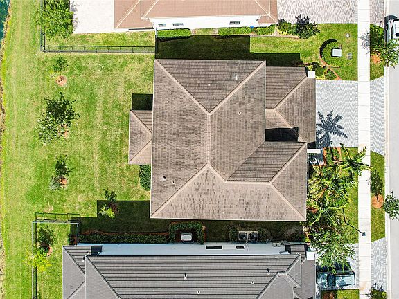 3rd image of 10590 S Lago Vista Circle