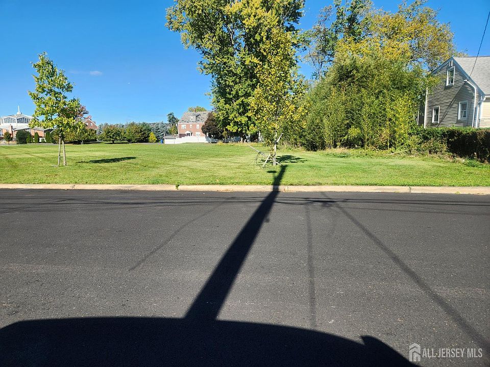 1st image of 537 Voorhees Ave