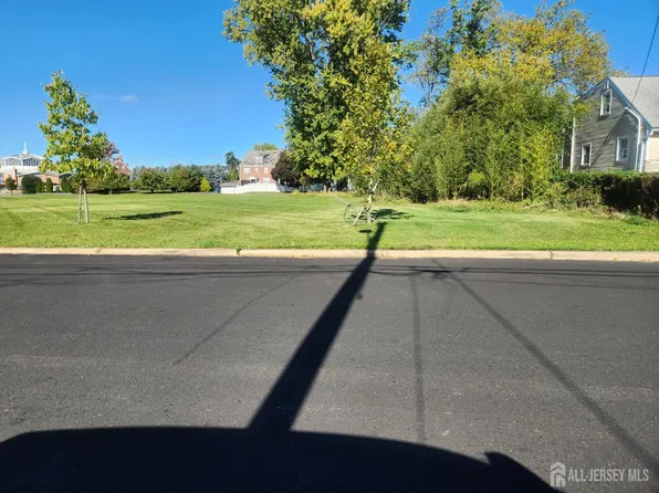 537 Voorhees Ave, Middlesex, NJ 08846