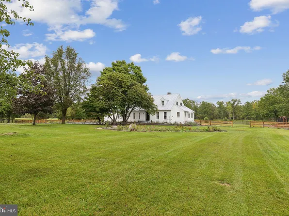 6288 Black Horseman Ln, Midland, VA 22728