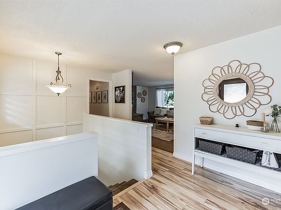 4th image of 2945 Westwood Court NW
