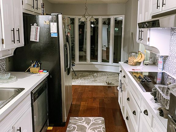 3rd image of 2823 Canyon Dr